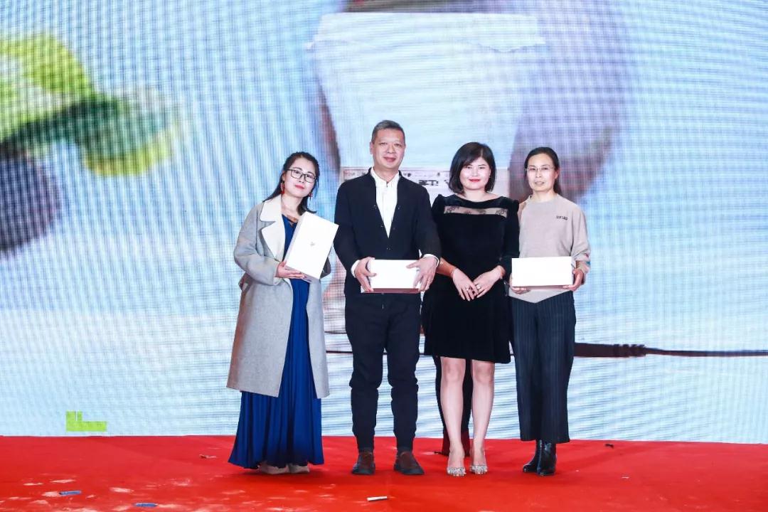 熱烈慶?！白兏飫撔?揚帆未來”北京中成康富2019年合伙人年會勝利召開